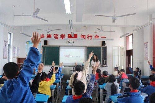 星空在线官网:一堂别开生面的“双语”思政课