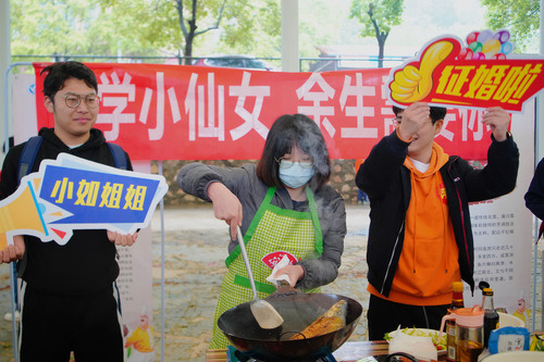 星空在线官网举办“迎五一·师生情”烹饪大赛